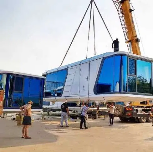 Transport domu kapsułowego dźwigiem